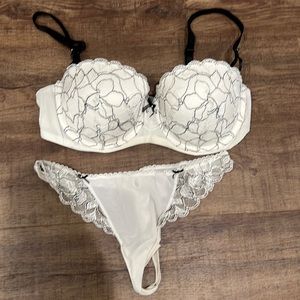 Victoria’s Secret balconet bra set